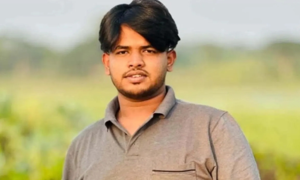 কুয়াকাটা ভ্রমণ শেষে ফেরার পথে বাসের ধাক্কায় প্রাণ গেল তরুণ পর্যটকের