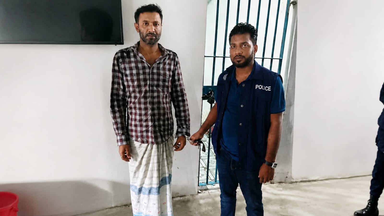 বামনায় পুলিশের অভিযানে একাধিক মামলার ওয়ারেন্টভুক্ত পলাতক আসামি গ্রেপ্তার।